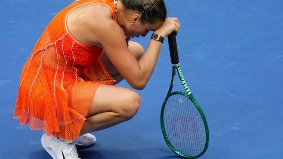 Sabalenka destroys racquet, yells at the cameraman after US Open loss