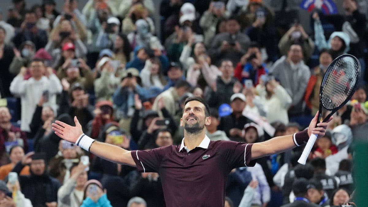 China Open: Djokovic fights back to beat Zverev and reach semifinals