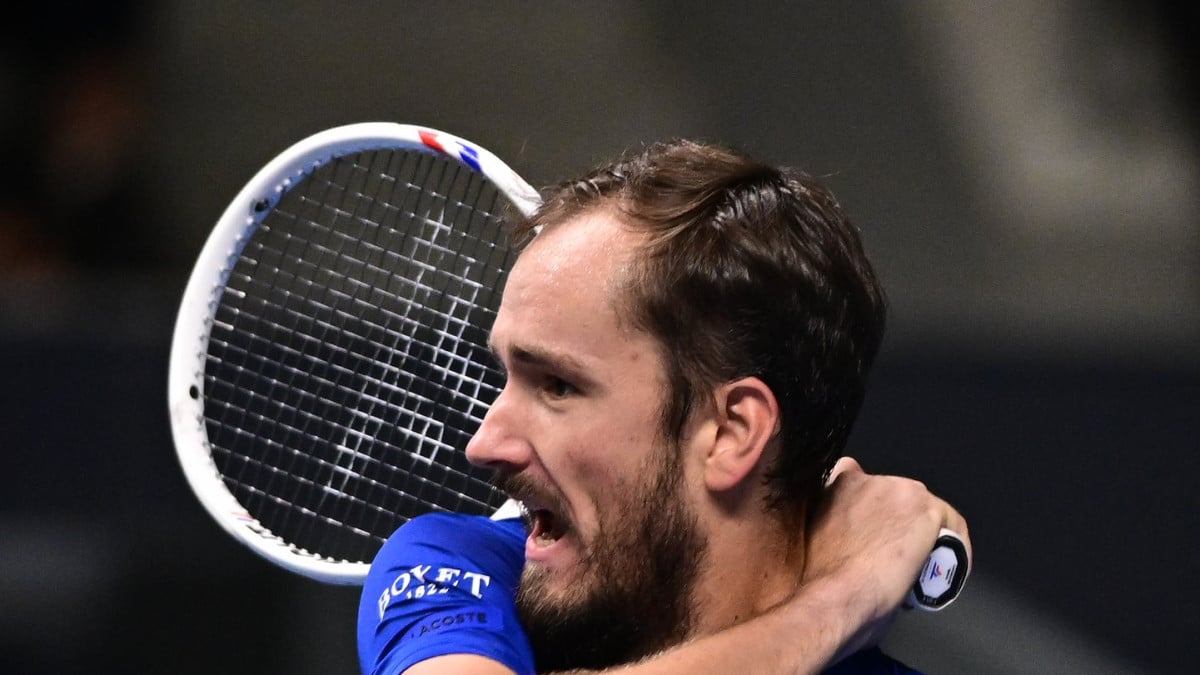 Daniil Medvedev defends first tour-level title after Almaty win