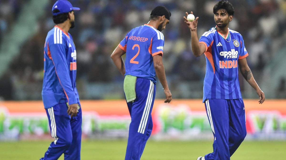 ‘I would have gone with Arshdeep or Mayank’: Gavaskar questions India’s 18th-over call