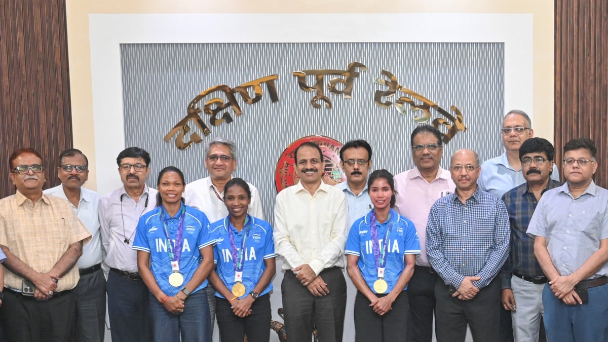 Indian womens hockey team captain Salima Tete, two other players felicitated by South Eastern Railway