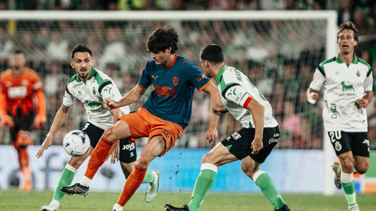 La Liga: Valencia play 2-2 draw with Racing Club, Sociedad survive Deportivo fightback