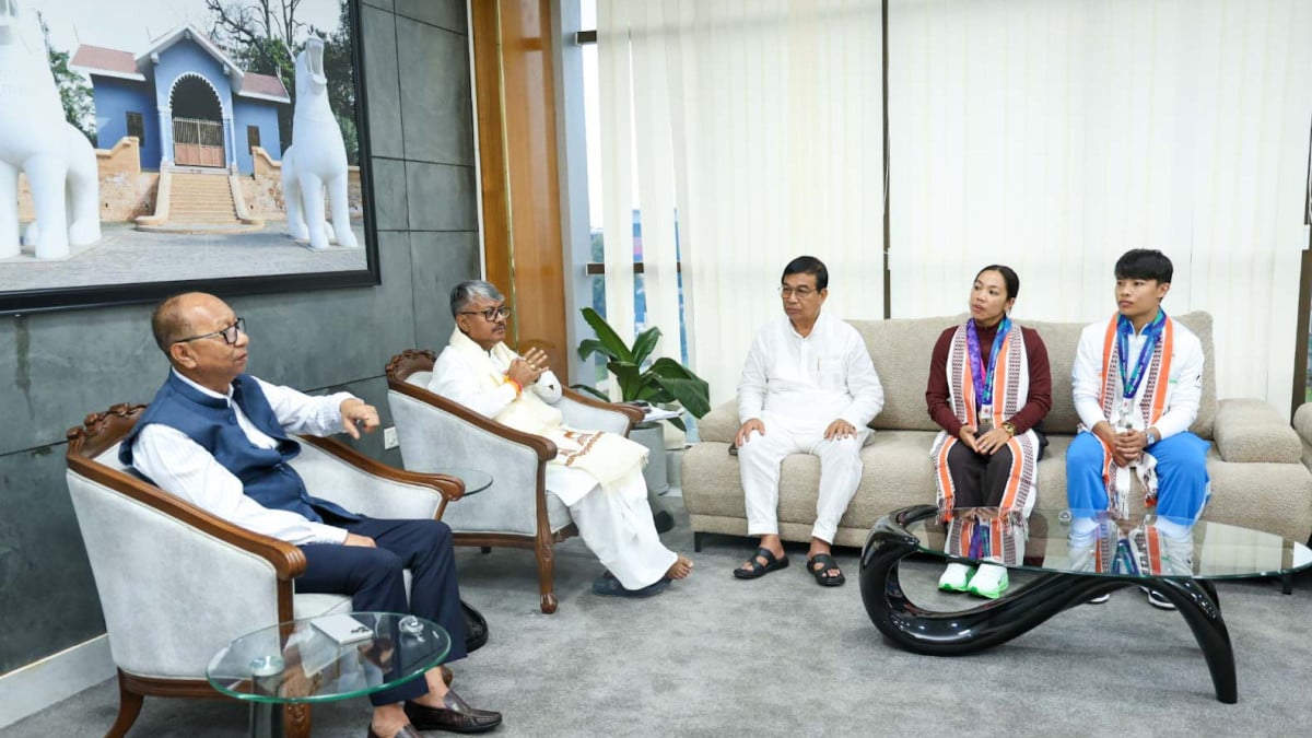 Manipur CM felicitates Mirabai Chanu, Roshibina Devi for Asian Games silver medals