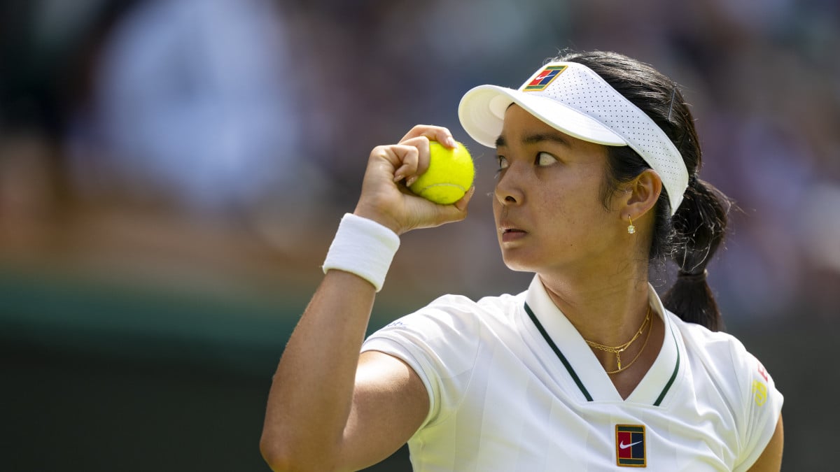 Wuhan Open: Swiatek, Chwalinska set up all-Polish clash in semis